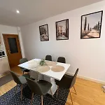 Wood Fireplace Duplex Near - Parking, Sleeps 6 Apartment