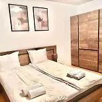 Apartment Wood Fireplace Duplex Near - Parking, Sleeps 6