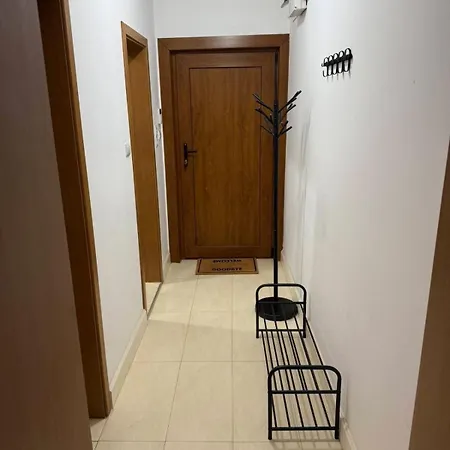 Wood Fireplace Duplex Near - Parking, Sleeps 6 פמפורובו