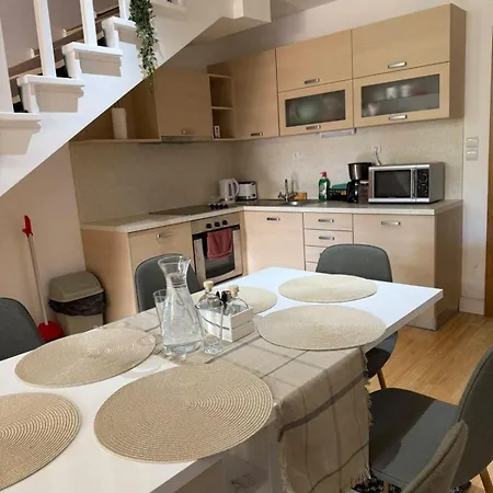 Wood Fireplace Duplex Near - Parking, Sleeps 6 * פמפורובו