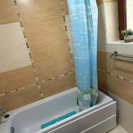 Wood Fireplace Duplex Near - Parking, Sleeps 6 דירה *