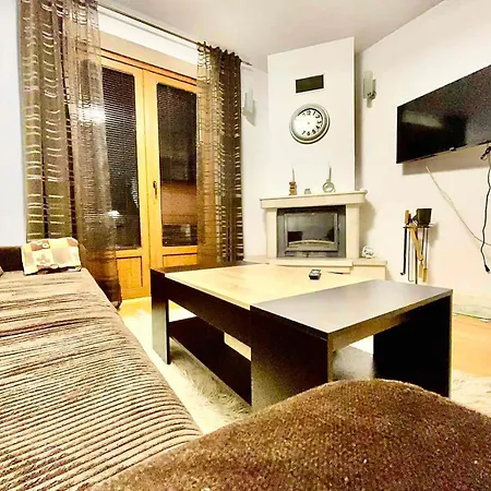 Wood Fireplace Duplex Near - Parking, Sleeps 6 דירה