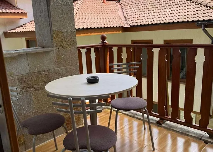 Apartment Wood Fireplace Duplex Near - Parking, Sleeps 6