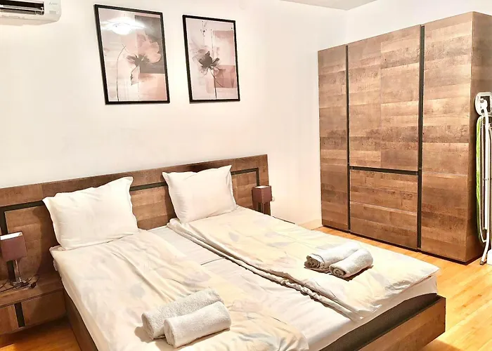 Apartment Wood Fireplace Duplex Near - Parking, Sleeps 6