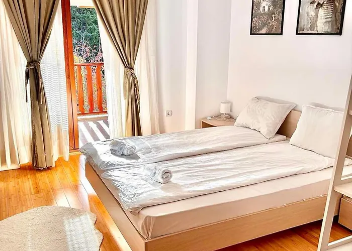 Wood Fireplace Duplex Near - Parking, Sleeps 6 * Pamporovo