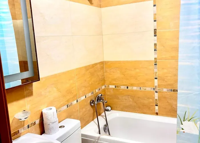 Wood Fireplace Duplex Near - Parking, Sleeps 6 Apartment *