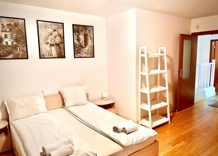 Wood Fireplace Duplex Near - Parking, Sleeps 6 Apartment Pamporovo