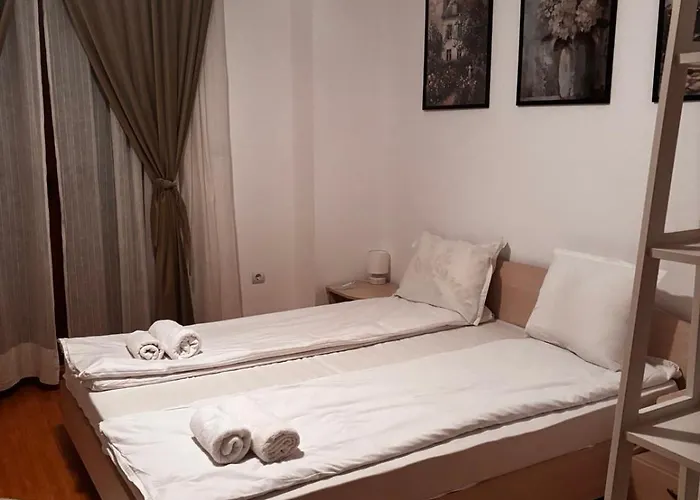 Apartment Wood Fireplace Duplex Near - Parking, Sleeps 6 *